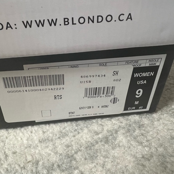 WORN ONCE WATERPROOF BOOTS - Picture 5 of 9